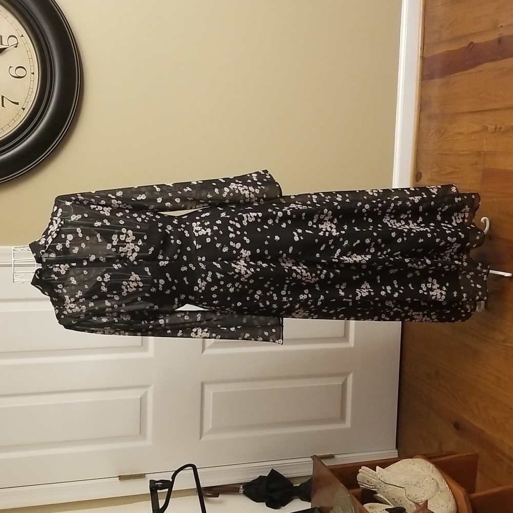 Gorgeous women's CAARA black floral dress - Picture 8 of 12